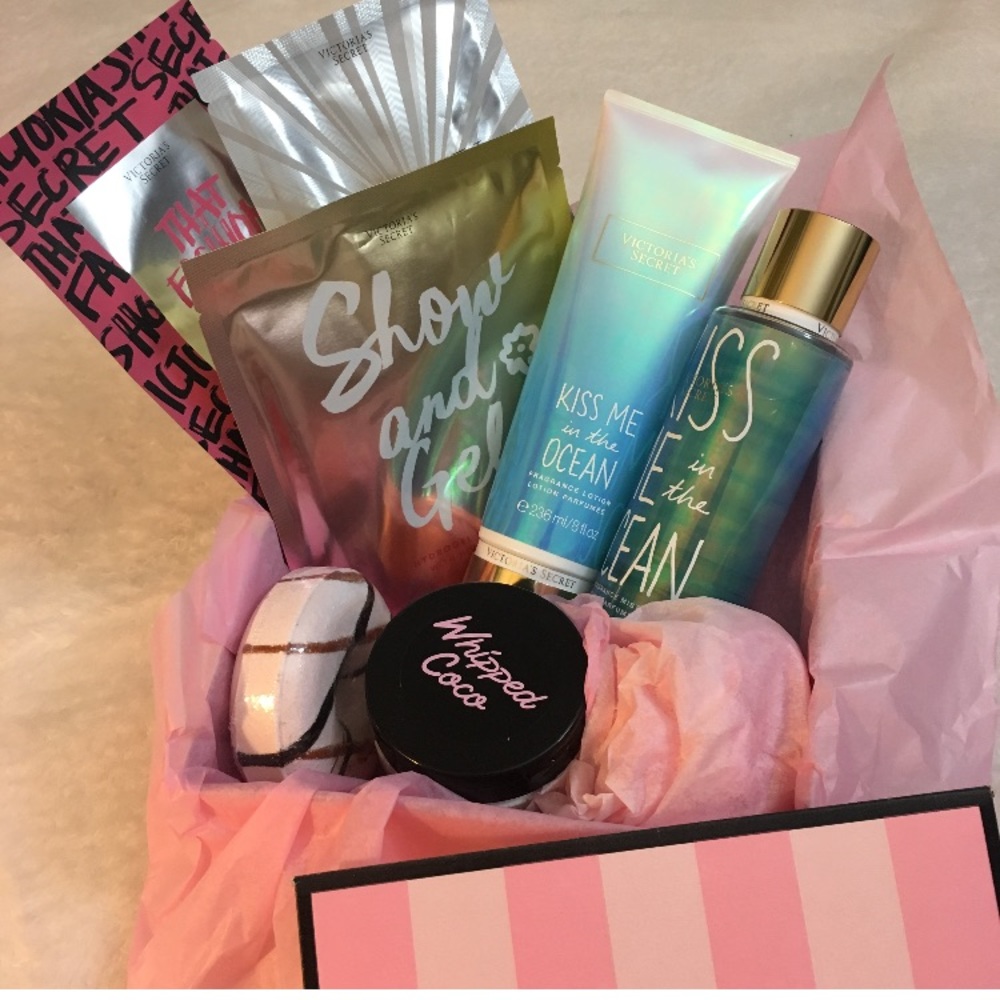 Victoria’s Secret Gift Bundle Fragrance and lotion
